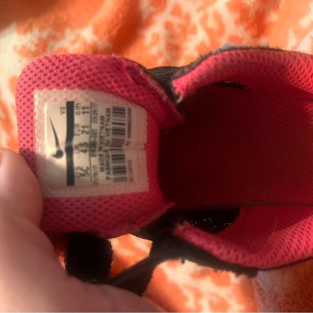 Nike Kids Sneakers Black with Pink Swoosh - Picture 4 of 5